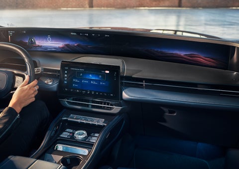 The Center LCD touchscreen allows for easy personalization of key information. | Courtesy Lincoln in Altoona PA