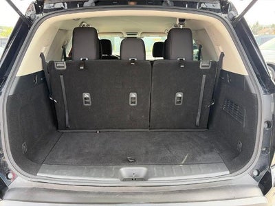 2023 Nissan Pathfinder SV