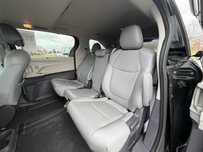 2022 Toyota Sienna XLE