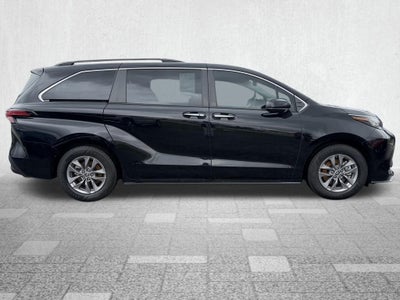 2022 Toyota Sienna XLE