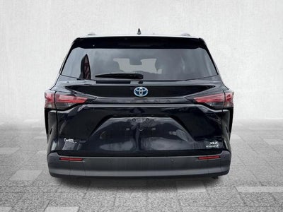 2022 Toyota Sienna XLE