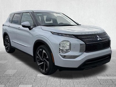 2022 Mitsubishi Outlander ES