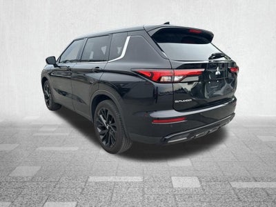 2024 Mitsubishi Outlander Base