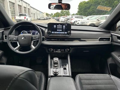 2024 Mitsubishi Outlander Base