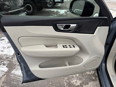 2023 Volvo XC60 B5 Plus Dark Theme