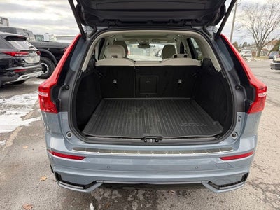 2023 Volvo XC60 B5 Plus Dark Theme