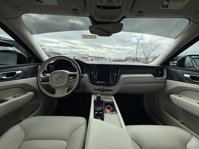 2023 Volvo XC60 B5 Plus Dark Theme