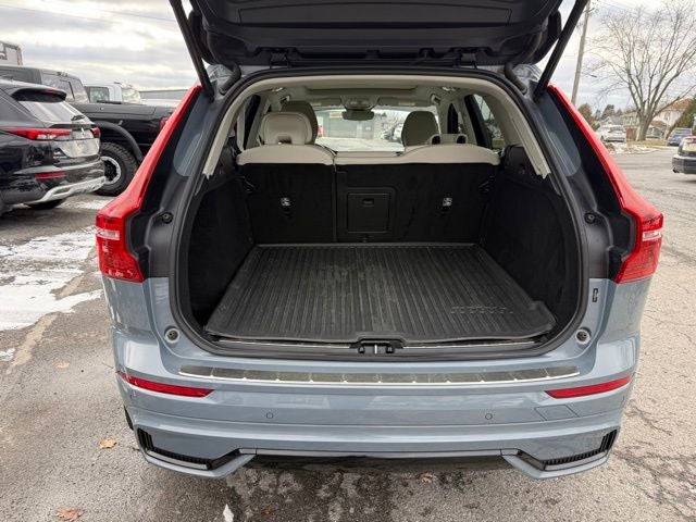 2023 Volvo XC60 B5 Plus Dark Theme