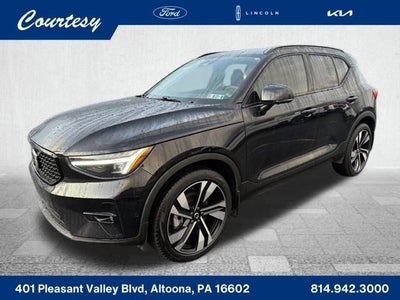 2025 Volvo XC40 B5 Ultra Dark Theme