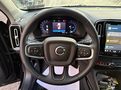 2025 Volvo XC40 B5 Ultra Dark Theme