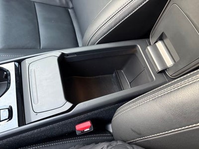 2025 Volvo XC40 B5 Ultra Dark Theme