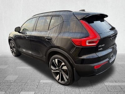 2025 Volvo XC40 B5 Ultra Dark Theme