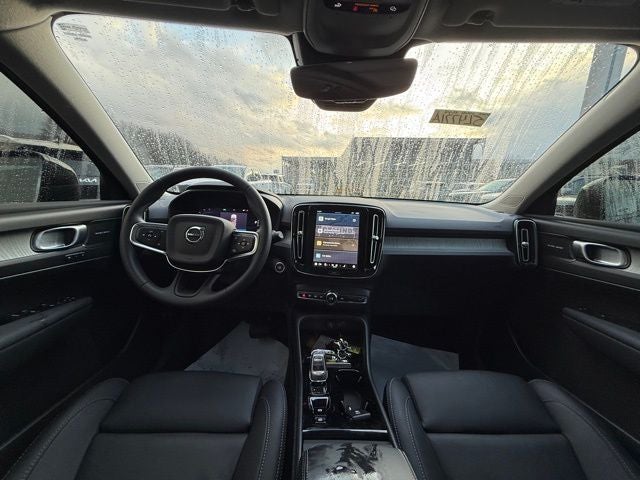 2025 Volvo XC40 B5 Ultra Dark Theme