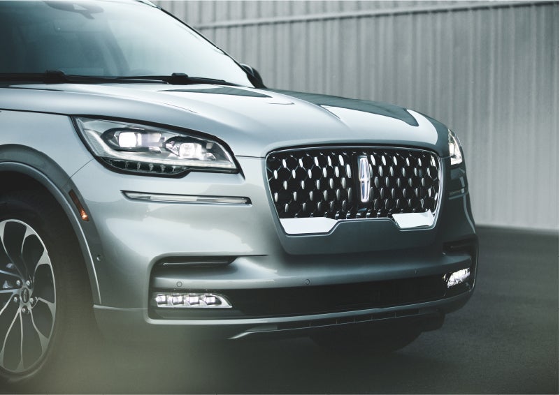 The available adaptive pixel LED headlamps of the 2023 Lincoln Aviator® SUV activated | Courtesy Lincoln in Altoona PA
