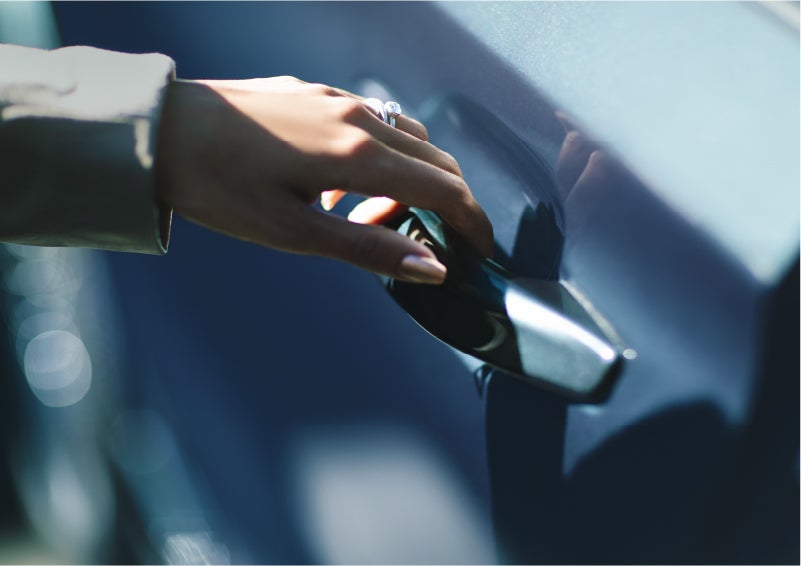 A hand gracefully grips the Light Touch Handle of a 2023 Lincoln Aviator® SUV to demonstrate its ease of use | Courtesy Lincoln in Altoona PA
