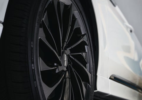 The wheel of the available Jet Appearance package is shown | Courtesy Lincoln in Altoona PA