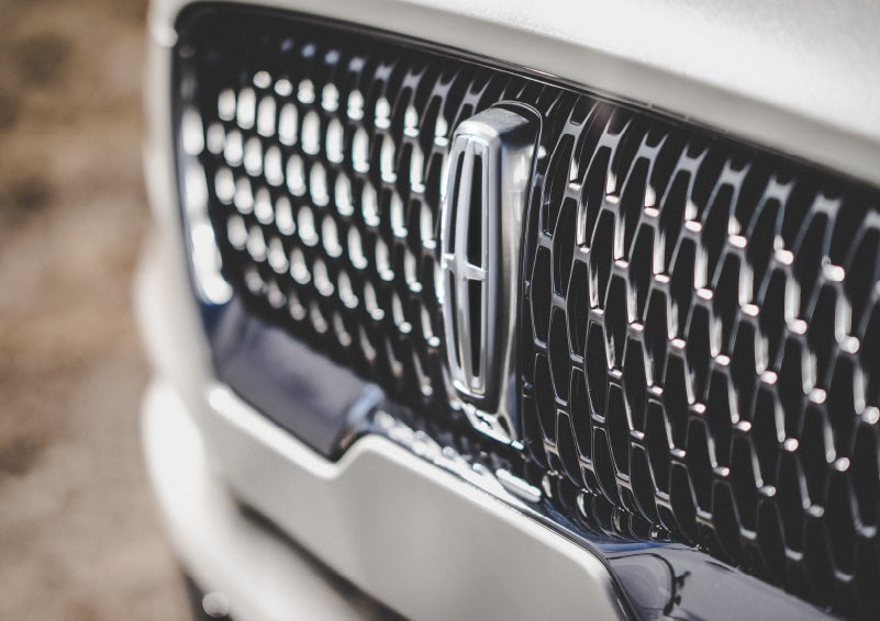 The grille of the 2024 Lincoln Aviator® Reserve model with an eye-catching repeated field of Lincoln Star logo shapes | Courtesy Lincoln in Altoona PA