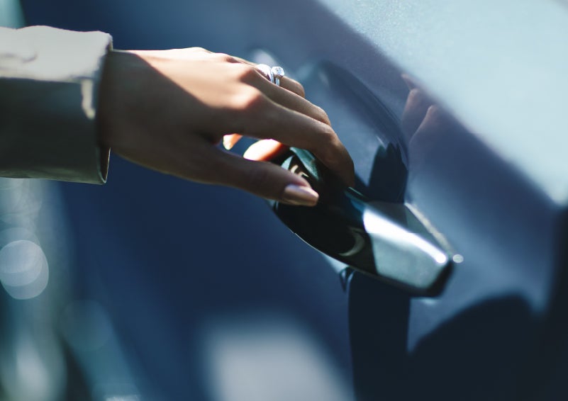 A hand gracefully grips the Light Touch Handle of a 2024 Lincoln Aviator® SUV to demonstrate its ease of use | Courtesy Lincoln in Altoona PA