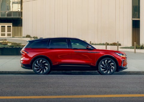 2025 Lincoln Nautilus® SUV with the available Jet Appearance Package and Hybrid transmission. | Courtesy Lincoln in Altoona PA