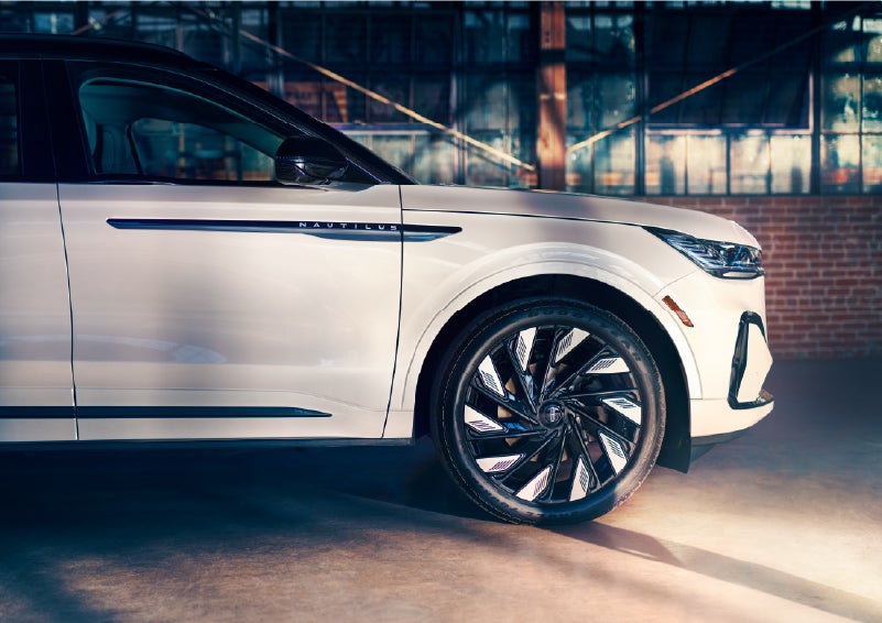 The wheels of the available Jet Appearance Package are highlighted. | Courtesy Lincoln in Altoona PA