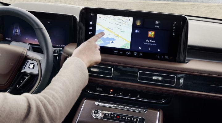 A person is tapping the center display touchscreen of a 2026 Lincoln Aviator® SUV. | Courtesy Lincoln in Altoona PA