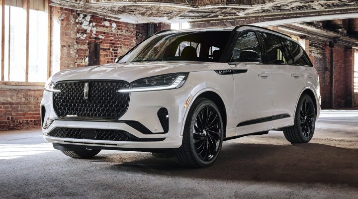 A 2026 Lincoln Aviator® SUV is shown with the available Jet Appearance Package. | Courtesy Lincoln in Altoona PA