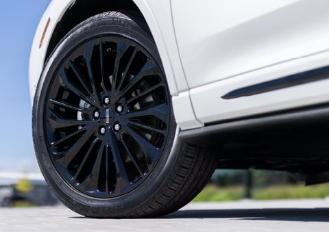 A stylish 20-inch black aluminum wheel of the available Jet Appearance Package is shown. | Courtesy Lincoln in Altoona PA