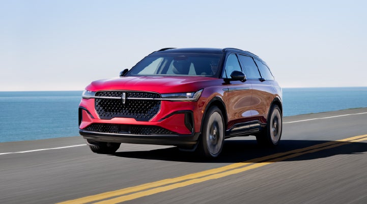 A 2026 Lincoln Nautilus® SUV is being driven on a seaside roadway. | Courtesy Lincoln in Altoona PA