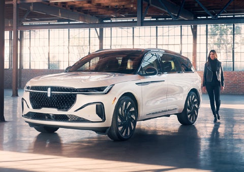 A person approaches a 2026 Lincoln Nautilus® SUV. | Courtesy Lincoln in Altoona PA