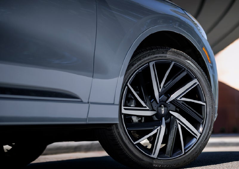 The wheel of the 2027 Lincoln Aviator® Black Label™ SUV is shown slightly angled out. | Courtesy Lincoln in Altoona PA